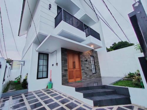 Dinoyo Villa | Huize Silitonga