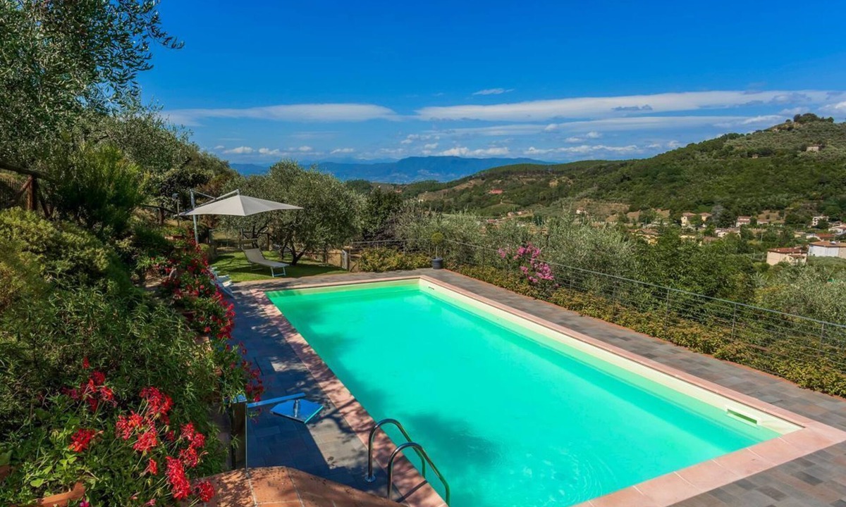 Vorno Villa | I Concari - Four Bedroom Villa, Sleeps 8