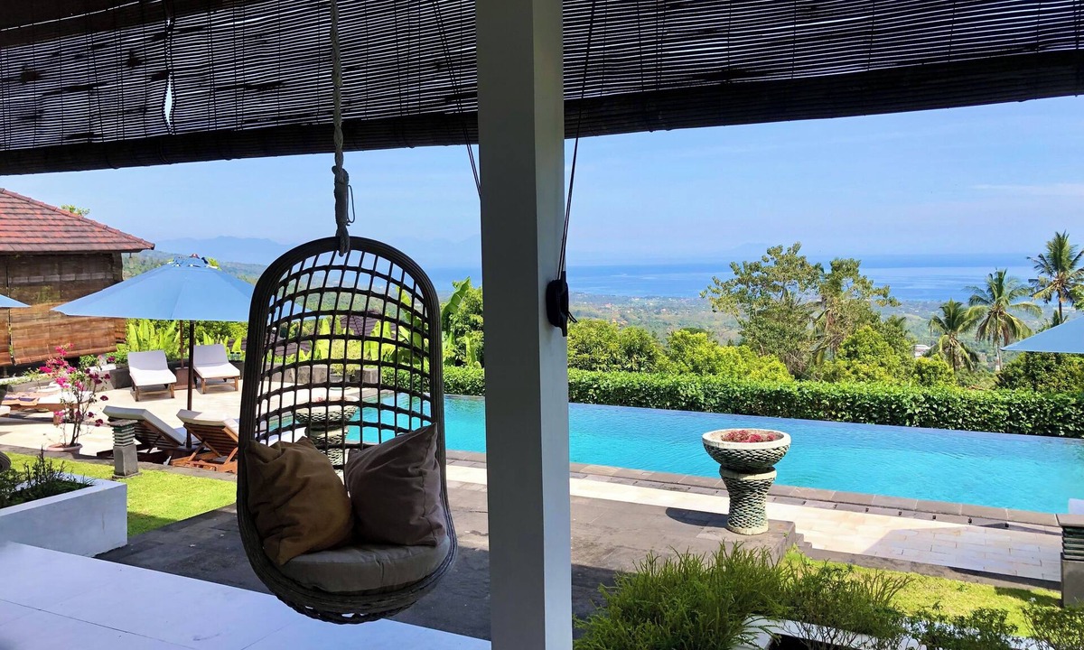 Kalibukbuk Villa | Villa Luna with a view of the sea and various terraces in a quiet area