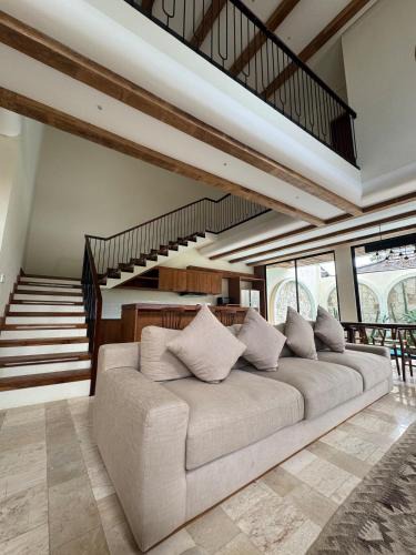 Tuban Villa | Tuluscoliving Villa Tuban 4 Bedroom & 5 Bathroom