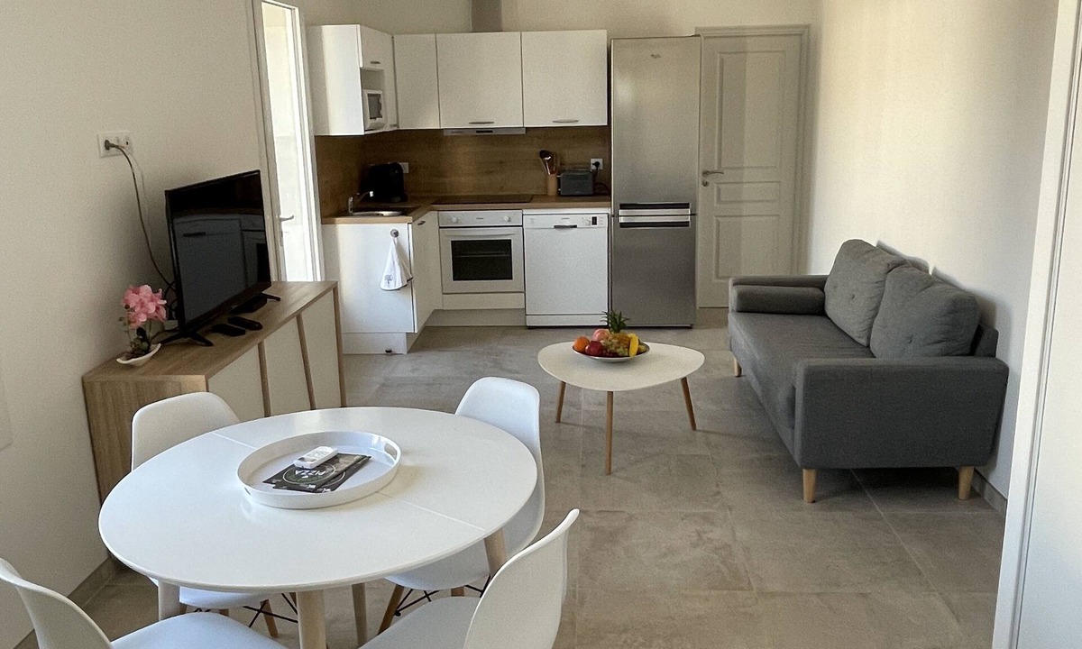 La Roquette-sur-Siagne Apartment | Ideally located apartment with terrace