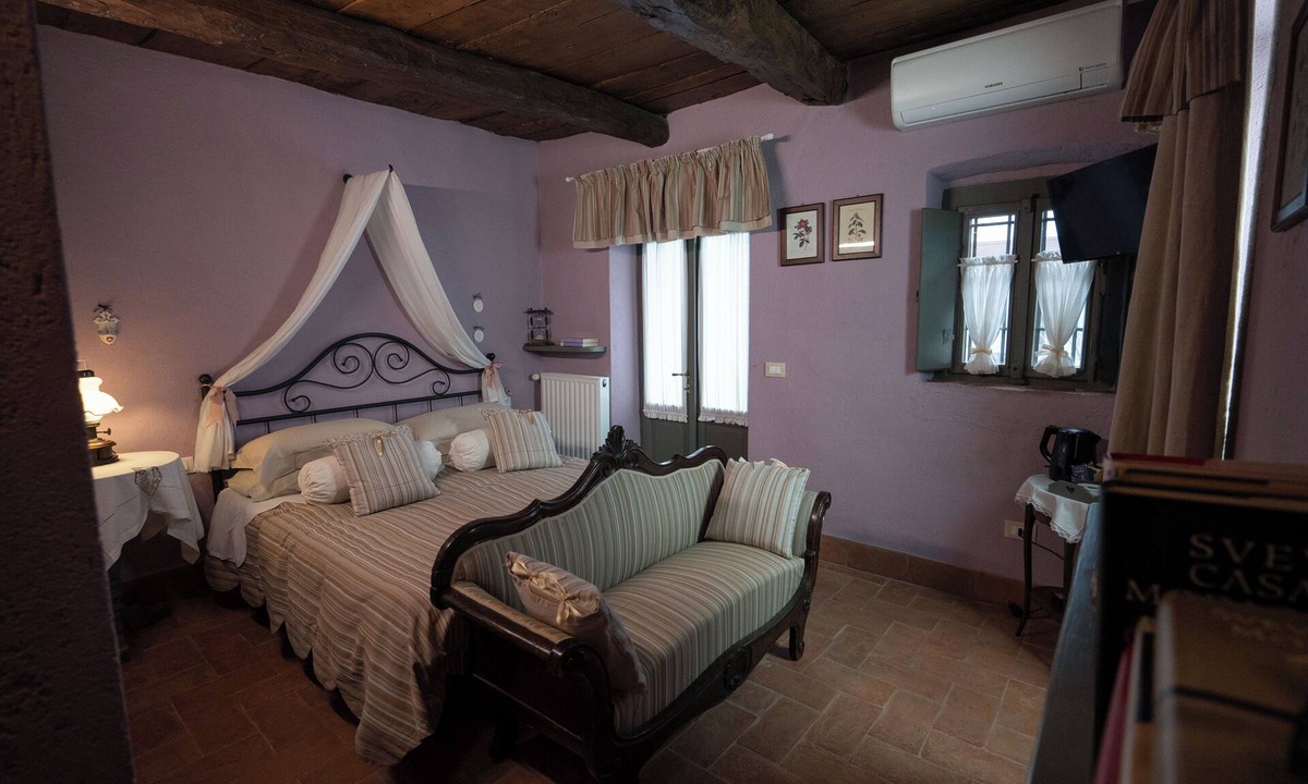 Veruno Bed & Breakfast | Il Salice Bed & Breakfast - Room Lavender