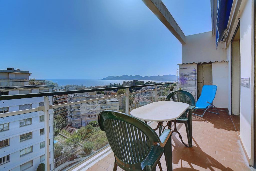 Riou - Petit Juas - Av de Grasse Apartment | IMMOGROOM - Terrace- Parking - Quiet place - CONGRESSBEACHES