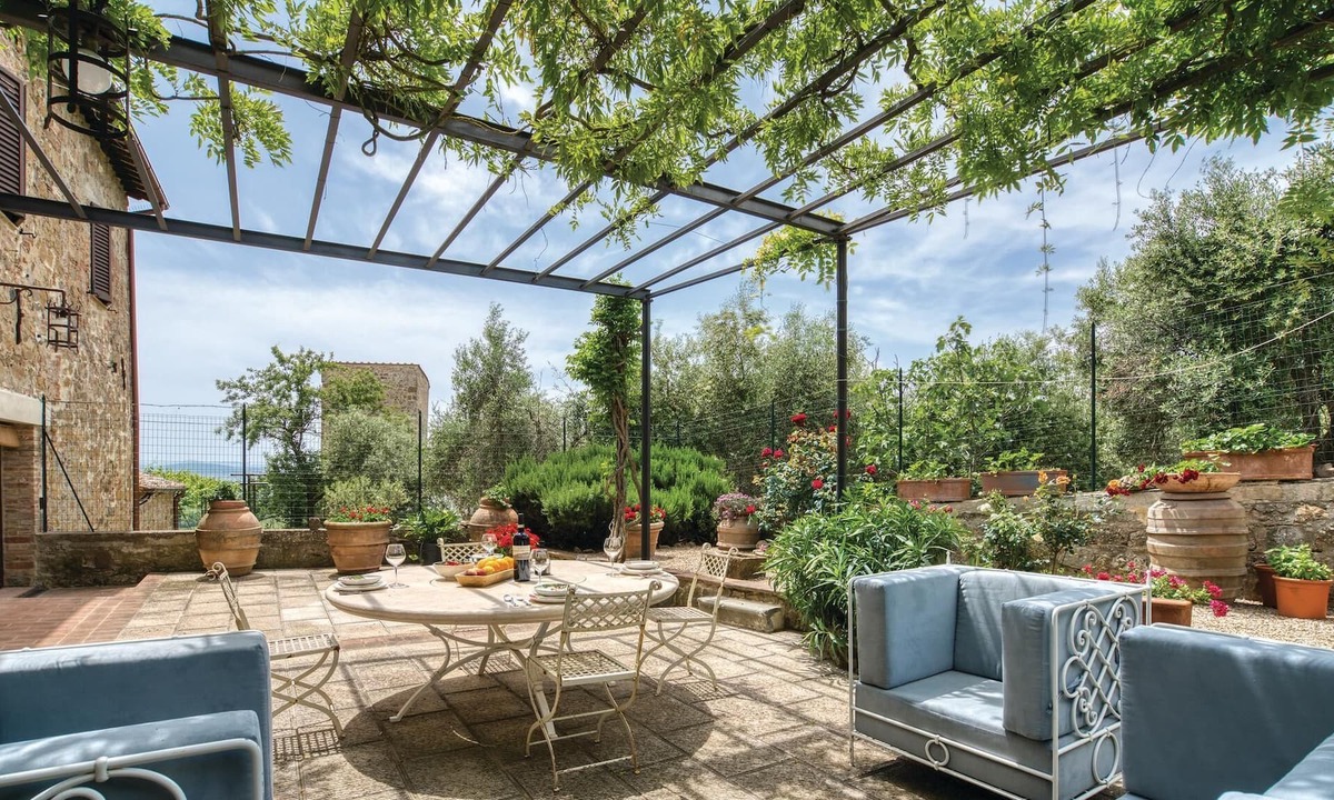 Monticchiello Apartment | In the old town of Monticchiello, where about 90 people live, lies this charming vacation apartment.