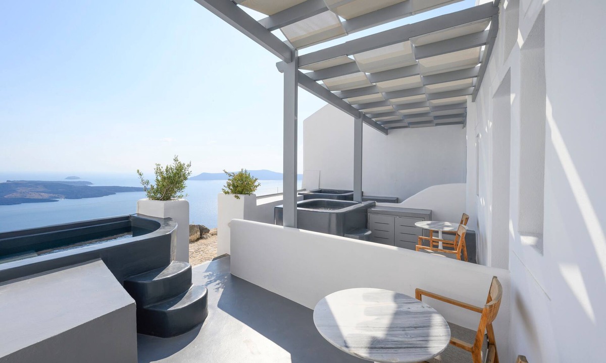Firostefani House | Junior Suite with Caldera View & Hot Tub