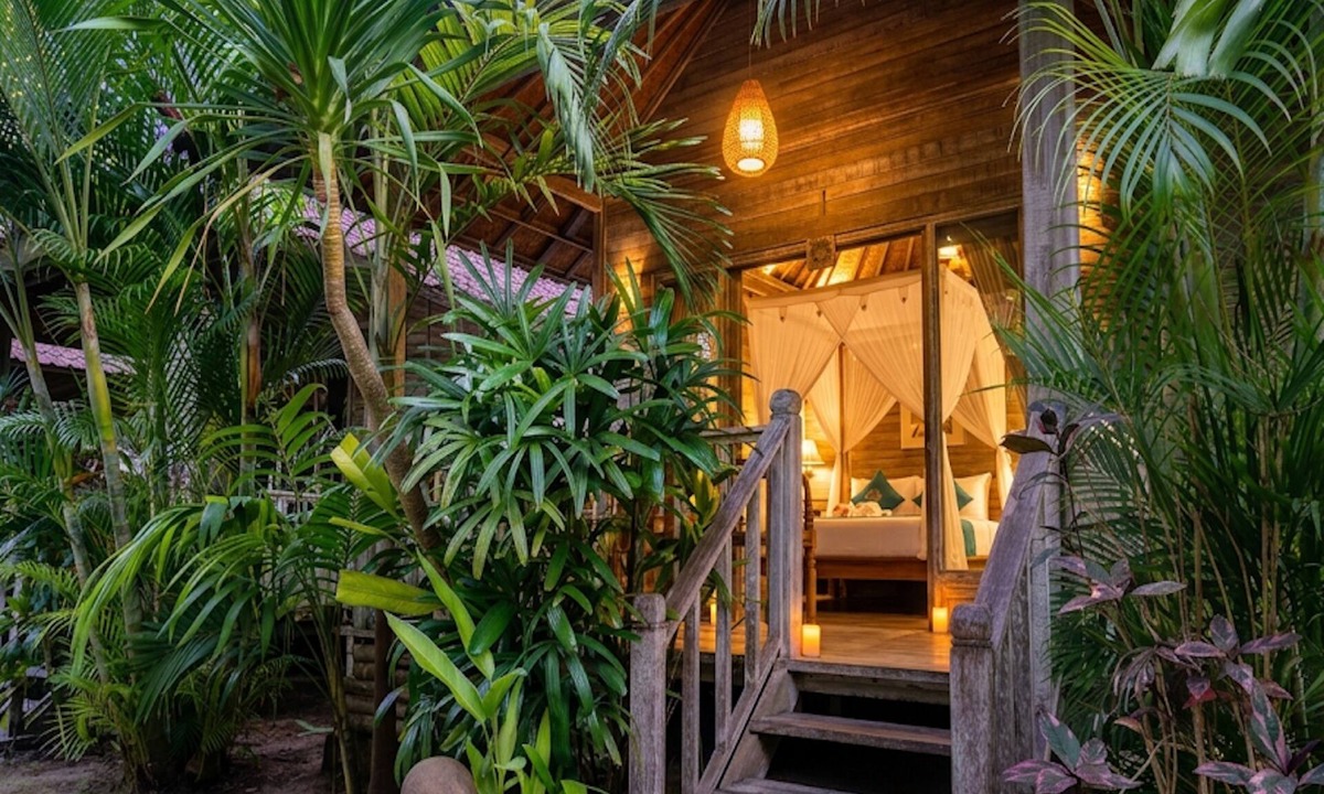 Mushroom Bay Hotel | Kama Nusa