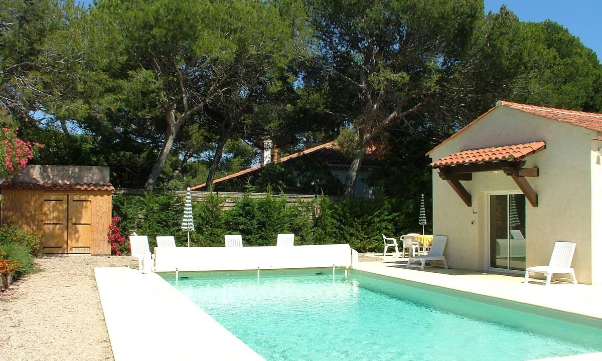 Boulouris-sur-Mer Villa | "L'Olivier" 2 bedroom villa apartment + studio with shared heated pool