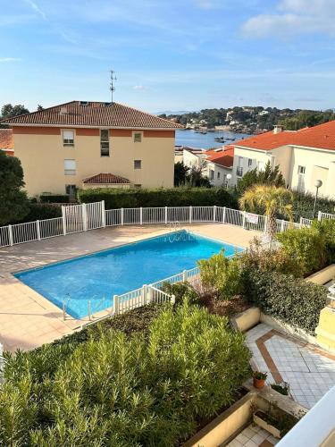 Boulouris-sur-Mer Apartment | LA BLUETTE - Appartement T2 - PLAGE de PEGUIERE - ST RAPHAËL