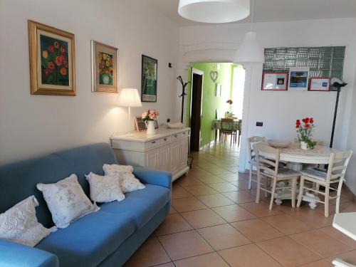 Cisano Apartment | LA CASA DI MARZIA