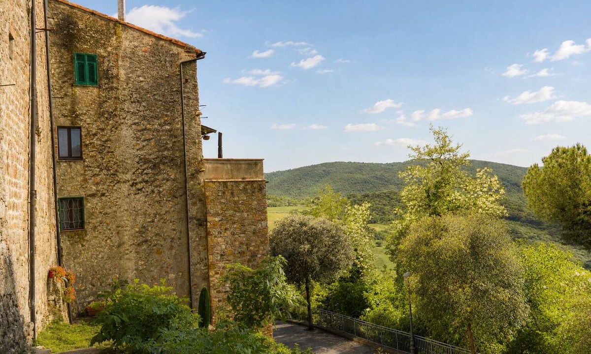Canneto Apartment | La Castellana – Restored 14th-Century Medieval Home & Garden & Tuscan Hill Views