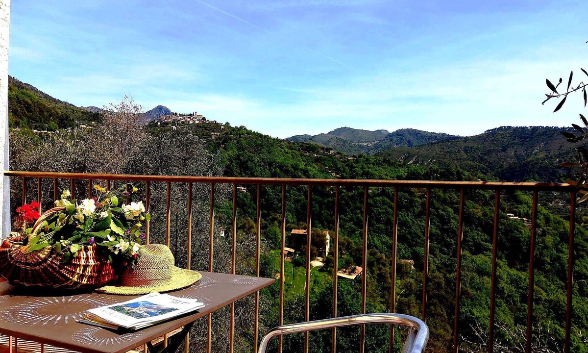 Coaraze Cottage | LA RUCHE ET L OLIVIER Charming cottage between sea and mountain