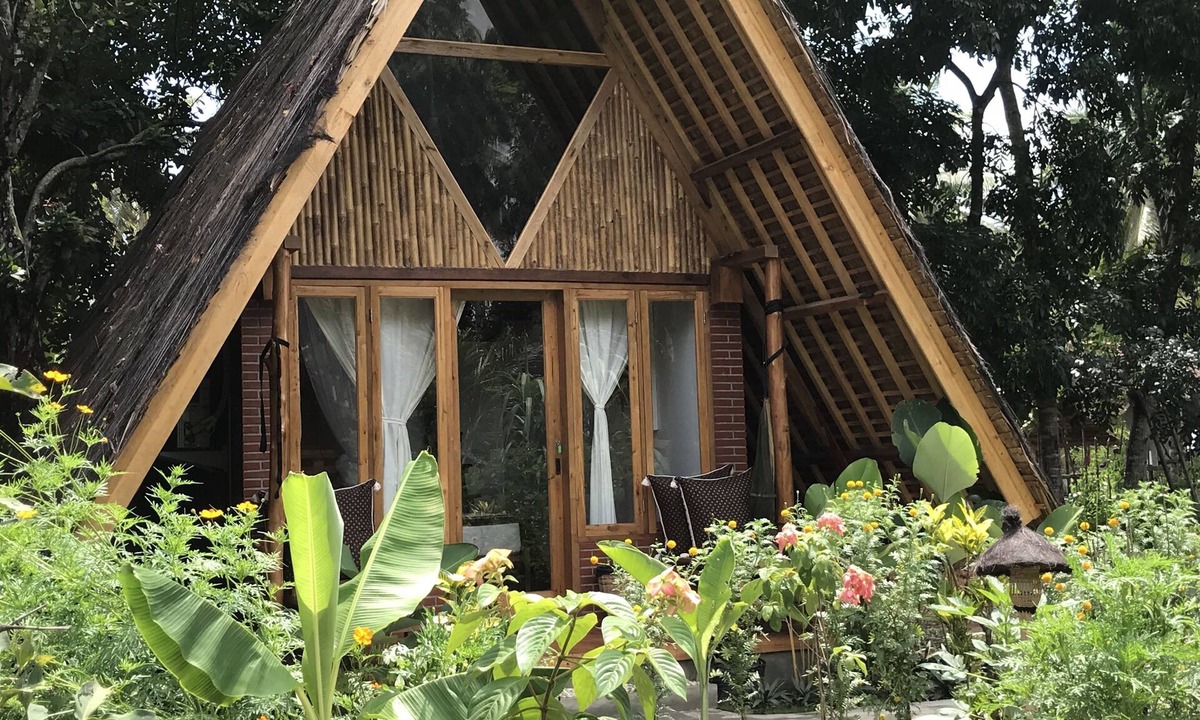 Batu Karas Bed & Breakfast | Lagoona Beach Bungalows