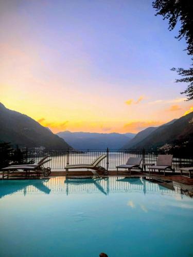 Riva Apartment | Lake Como Pool Residence Walk to Lake &Ferry