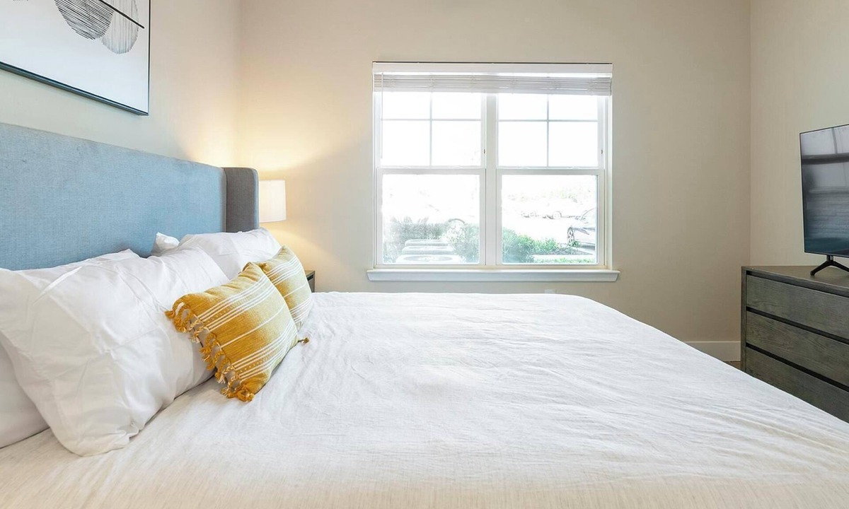 Southeast Orlando Apartment | Landing | Modern 1BD, Pool, Clubhouse