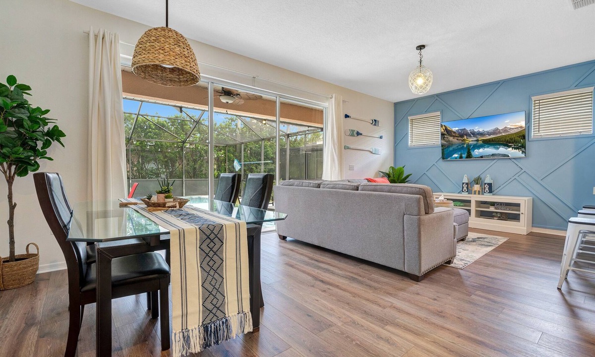 Sunset Lakes House | Large Relaxing Poolside Patio! 4 Miles to Disney.