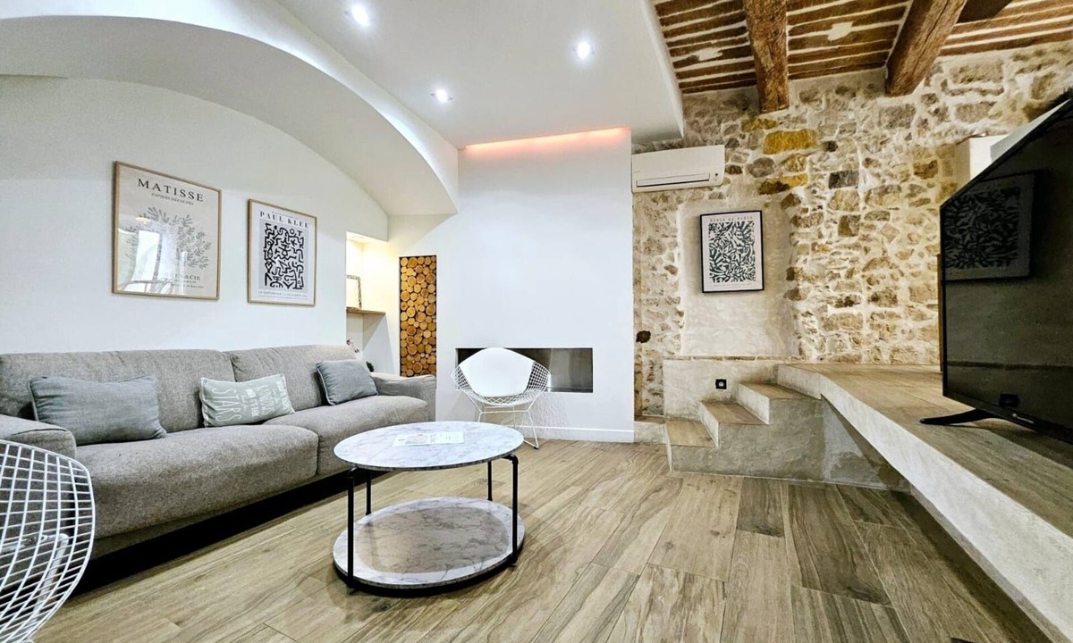 Antibes Old Town Apartment | Le Bain Méditerranéen - Joli T2 dans le vieil Antibes