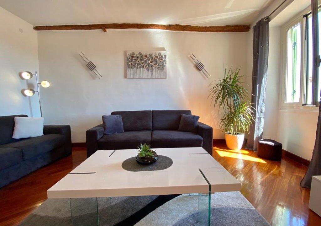 Old Town Apartment | Le Capuçin