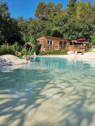 L'Escarene Ski Chalet | Le chalet au bord du lagon