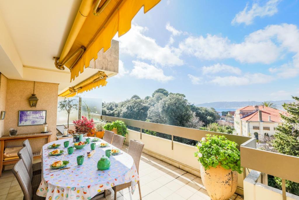 Cap-d'Antibes Apartment | LE CHATEAU DE LA PINEDE AP4198 by Riviera Holiday Homes