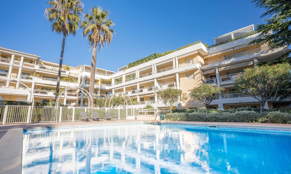 Prado - Republique Apartment | Le First