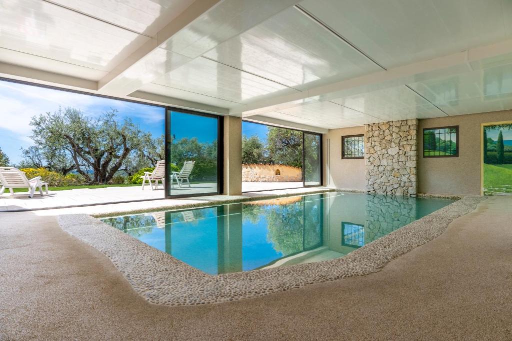 Tourrettes-sur-Loup House | Le Mas des Moulières - Vue montagne avec piscine
