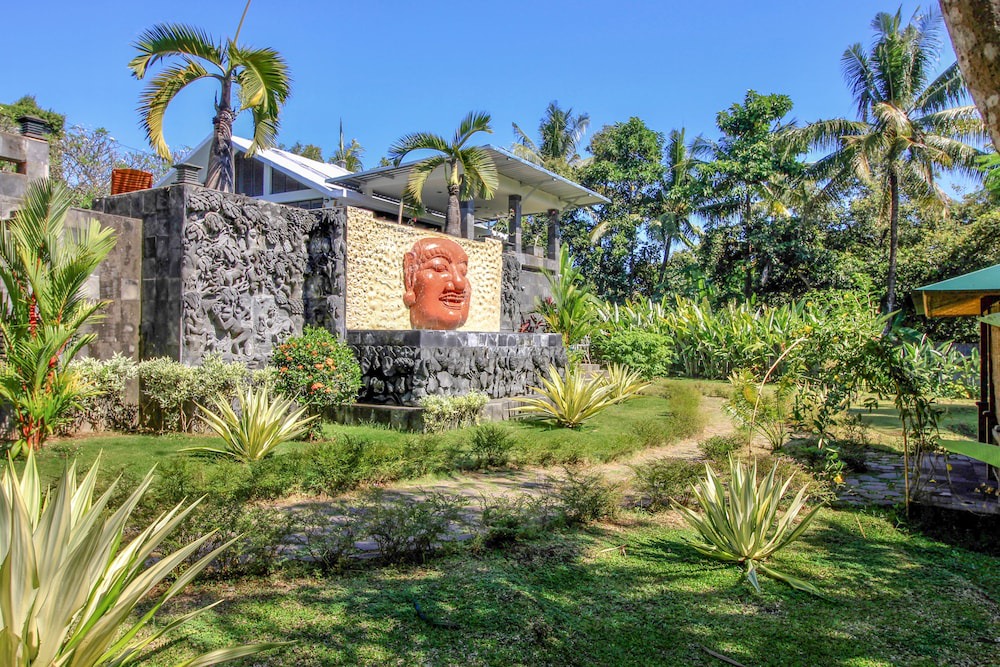 Kalibukbuk Hotel | Le Mirage Villa Santai