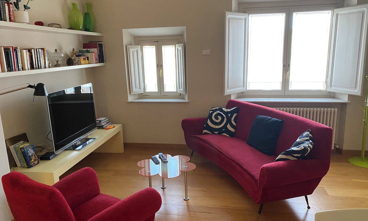 Lucca Historical Center Apartment | LE PALME Centro Storico - Refined, elegant, with AC, private lift and wifi