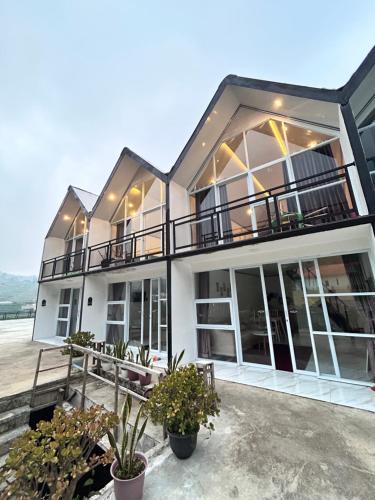 Kejajar Villa | Lotus sikunir dieng
