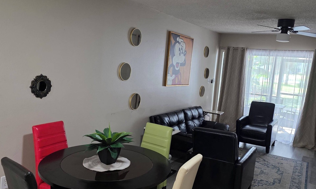 Ventura Condo | Lovely 2-bedroom condo with pool, fitness room and golfing. Close to Airport