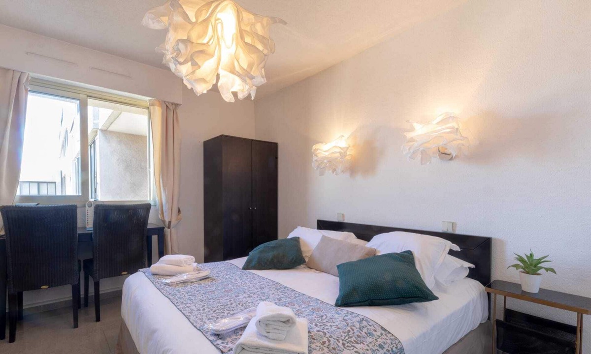Juan-les-Pins Apartment | Lovely and Cosy 7G - Studio Apartment, Sleeps 2