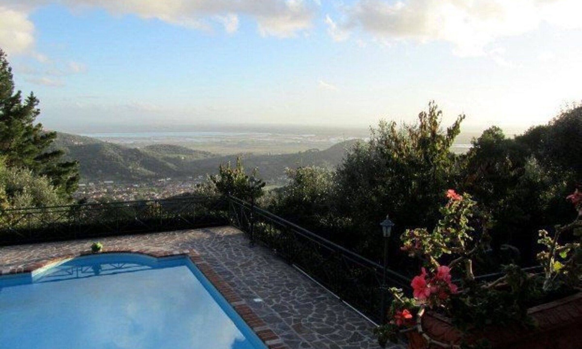 Corsanico-Bargecchia Apartment | Lovely apartment with WIFI, A/C, pool, TV, patio, pets allowed, panoramic view, close to Viareggio
