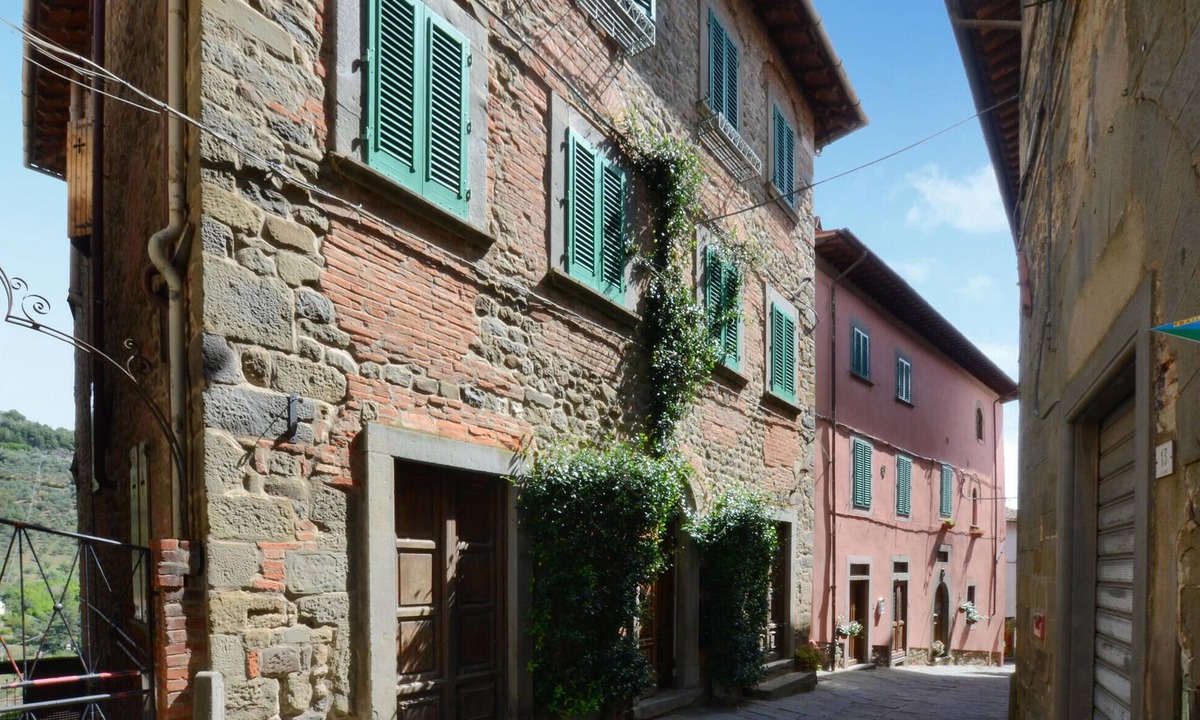 Massa Apartment | Lovely apartment in Massa e Cozzile with WiFi