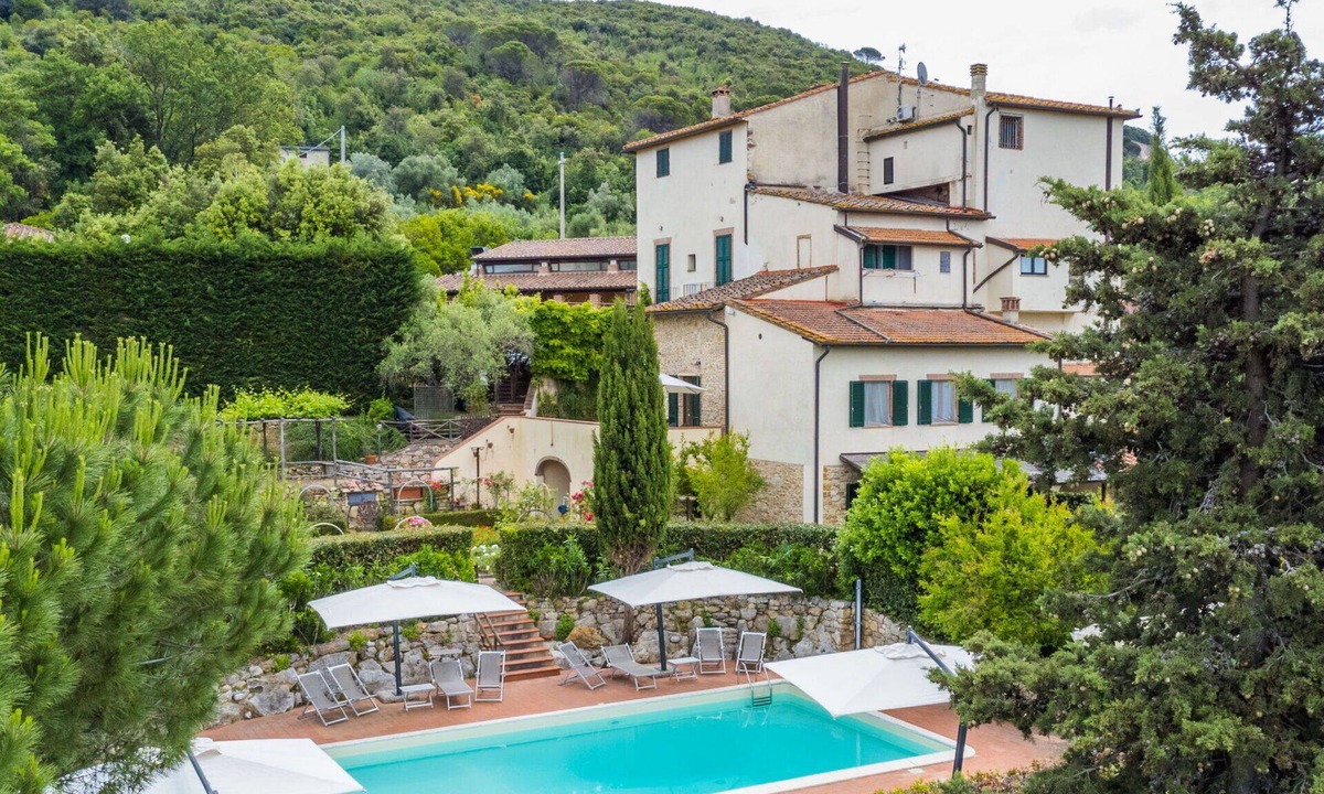 Montaione Villa | Lovely apartment in villa for 2 people with pool, A/C, WIFI, TV, terrace and panoramic view
