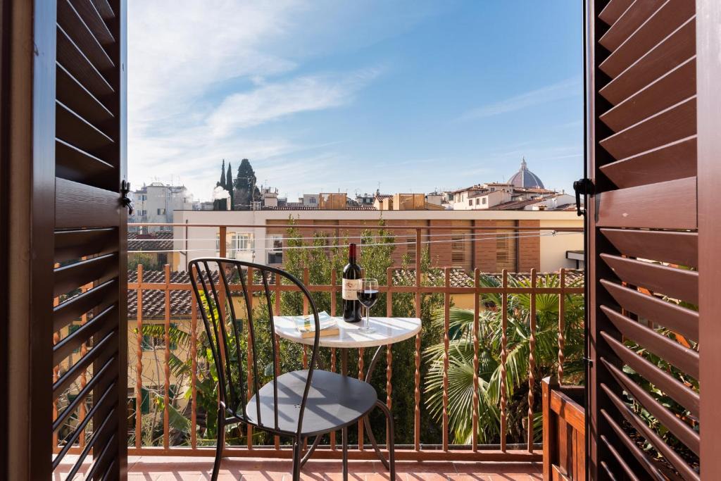 Sant' Ambrogio Apartment | Lovely apartment with balcony