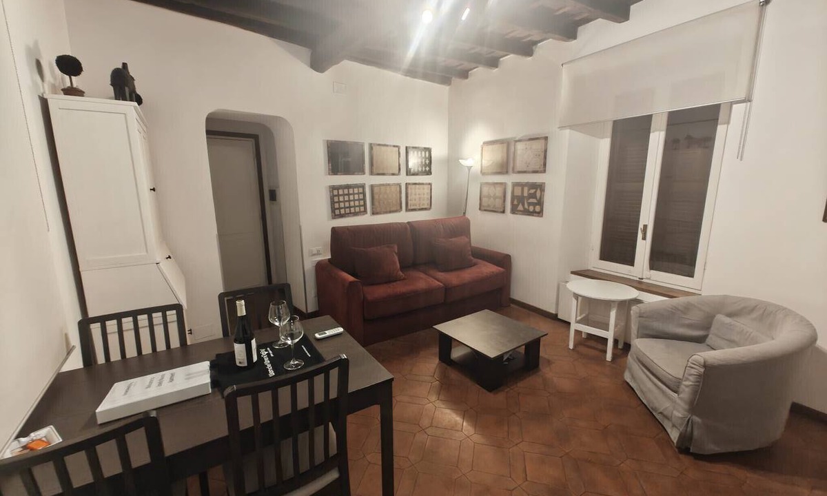 Rione V Ponte Apartment | Lovely Navona Apartment