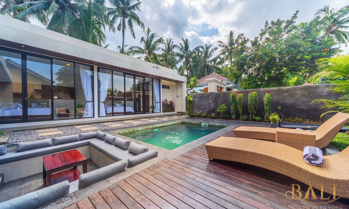 Kaliasem Villa | Lovina stylish 2BR pool villa with free breakfast!