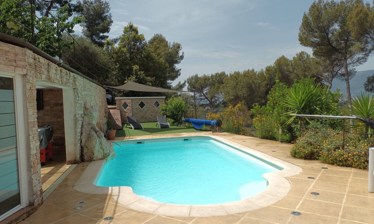 Colomars Villa | Low villa in the hills of Nice with heated pool