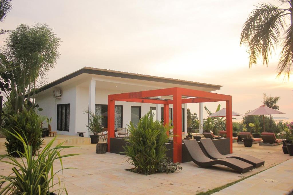 Bandengan Hotel | Lucca Resort & Residence
