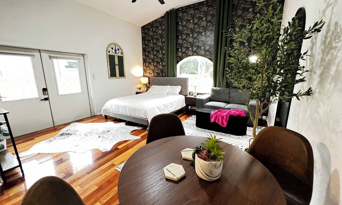 Conway Apartment | Luxurious Bath, Peaceful Stay: Private Guesthouse