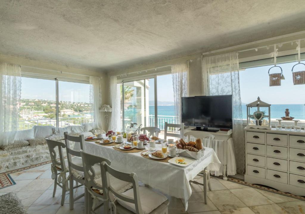 Les Issambres Villa | Luxurious Villa in Les Issambres with Jacuzzi