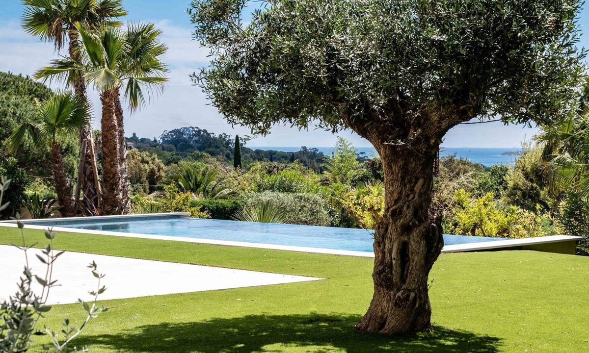 Sainte-Maxime - Saint-Tropez House | Luxurious villa with 4 suites, air conditioning, sea view, swimming pool.