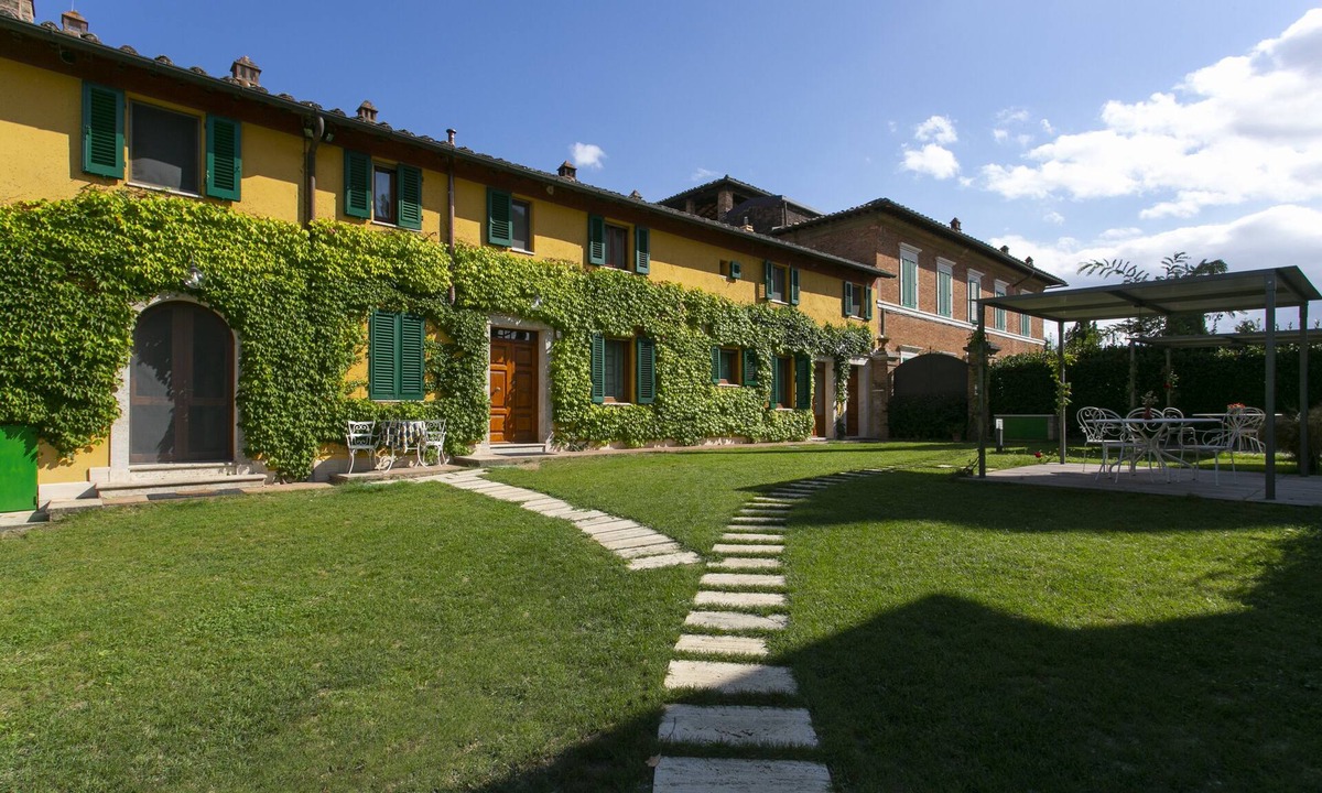 Siena House | Luxury apartment with pool: dolce vita at 15' on foot from the heart of Siena!
