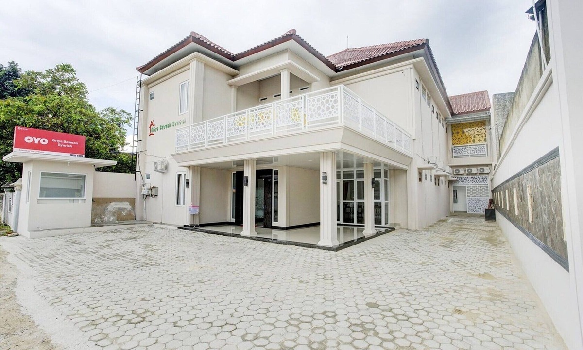 Bandar Lampung House | Luxury Deluxe Double Retreat with Parking Access