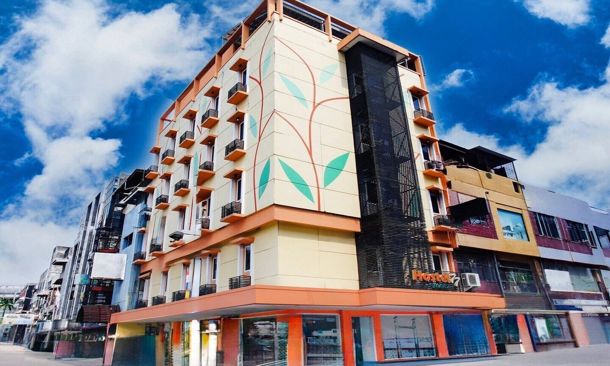 Palembang House | Luxury Deluxe DBL Retreat W/Free WiFi and Parking
