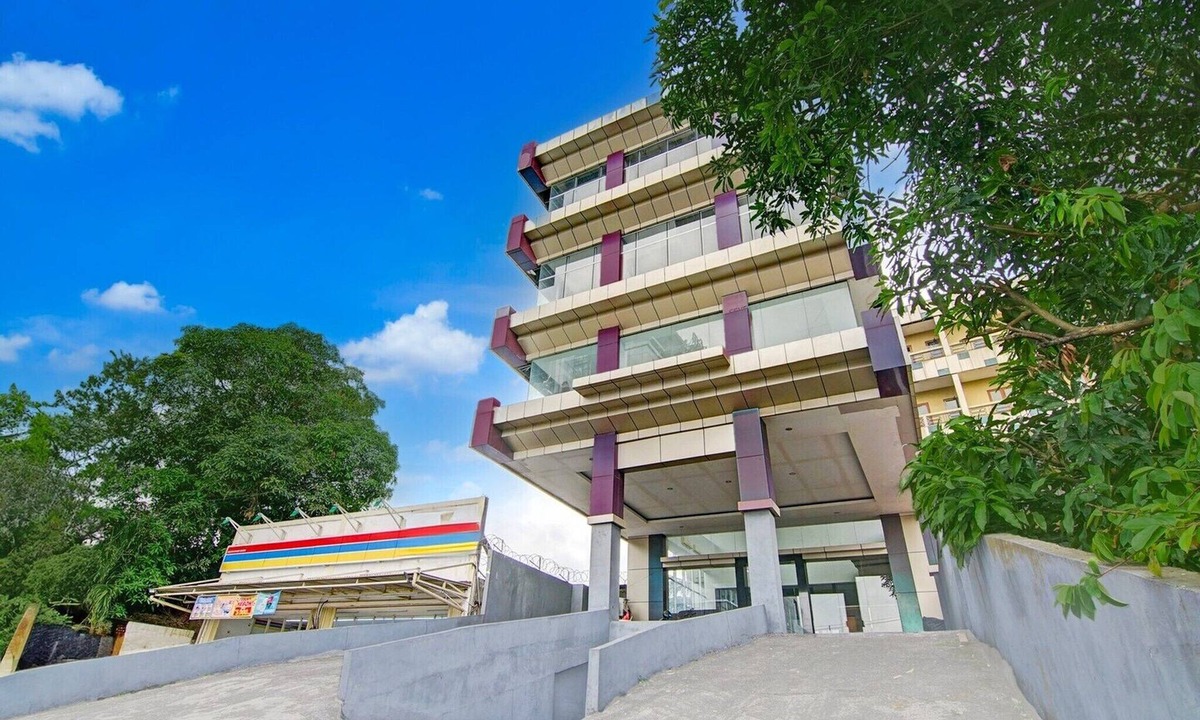 Pekanbaru House | Luxury Deluxe DBL Retreat W/Free WiFi and Parking