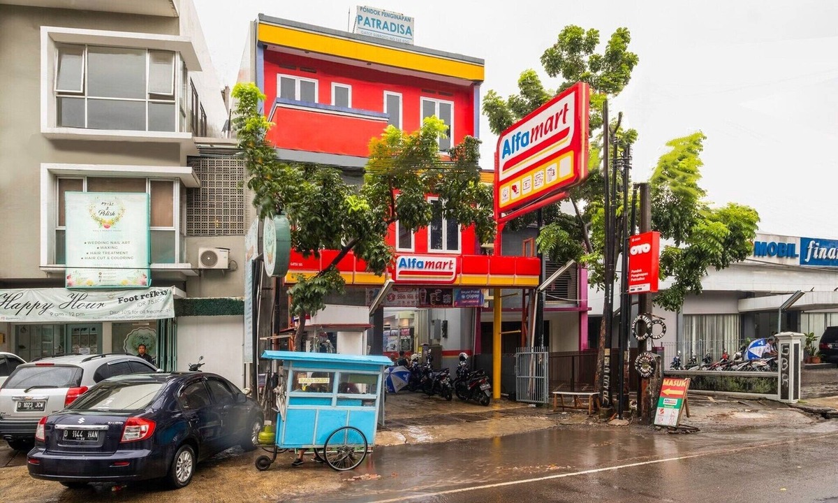 Bandung House | Luxury Deluxe DBL Retreat W/Free WiFi and Parking