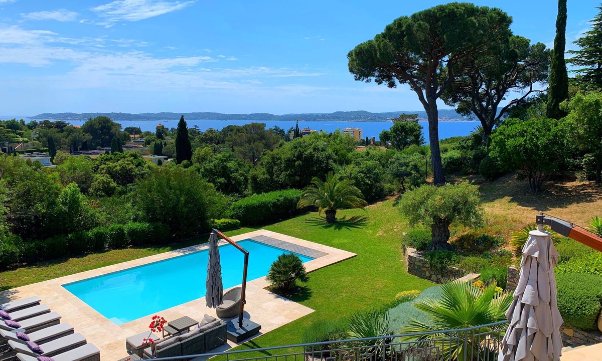 Sainte-Maxime Villa | Luxury, modern villa, 8min walking distance to town and beaches - heated pool