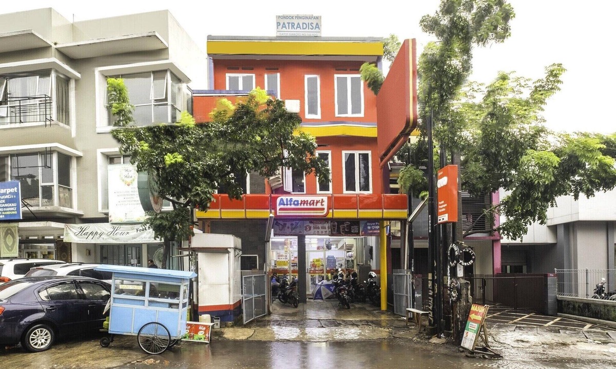 Bandung House | Luxury Twin Stay with Free WiFi and Parking