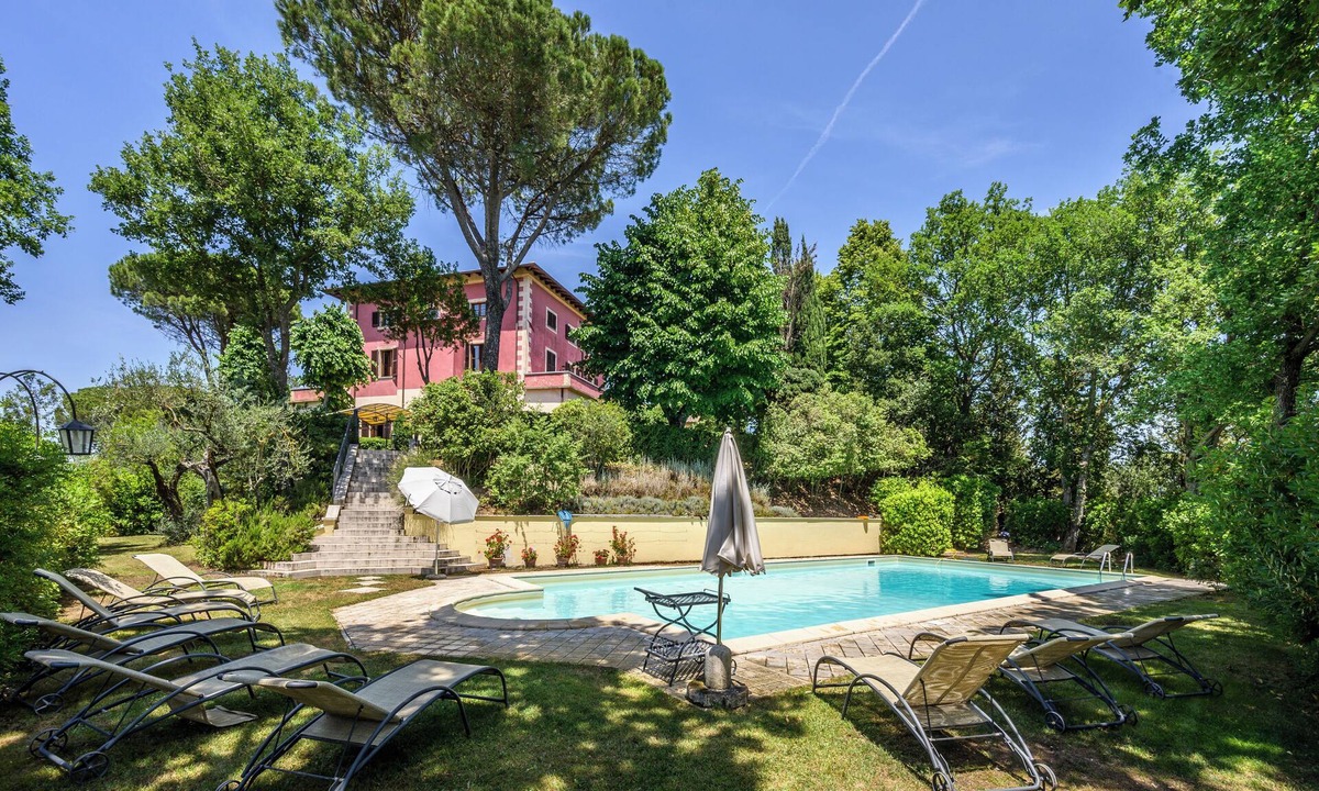 Chiusi Villa | Luxury Villa 25 sleeps AC and pool
