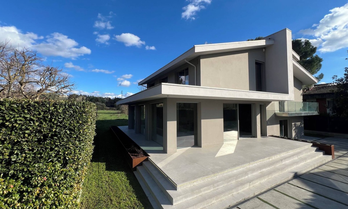 Coverciano Villa | Luxury Villa Gated Parking EV Charge 7min to Duomo